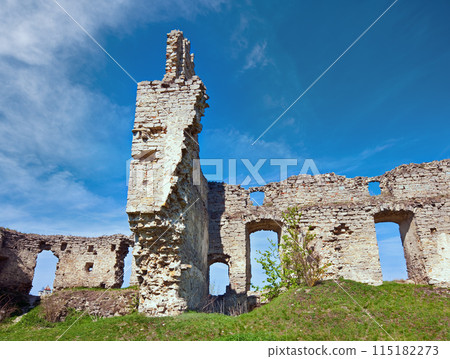 Ancient fortress ruins 115182273