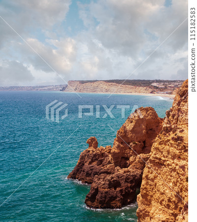Atlantic rocky coastline (Ponta da Piedade, Lagos, Algarve, Portugal). 115182583