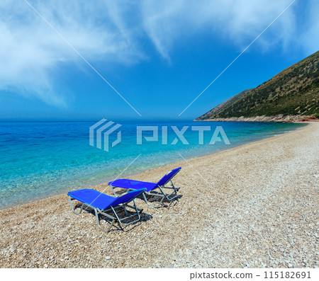 Summer morning beach. 115182691