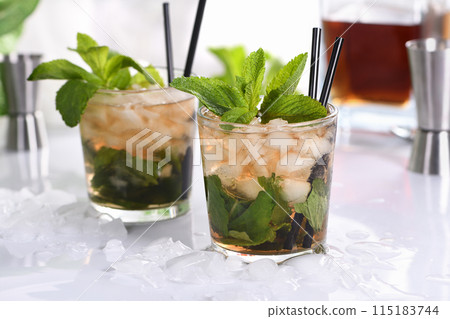 Refreshing mint julep cocktail 115183744