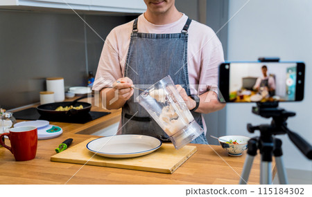 The chef is broadcasting live from workshop how to prepare a bean porridge with cauliflower 115184302
