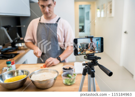 The chef is broadcasting live from workshop how to prepare a vegetarian food 115184963