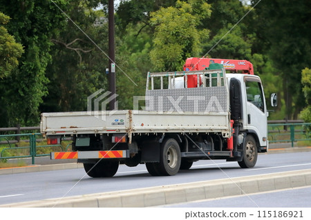 帶起重機的卡車（獨特的汽車）圖像 115186921