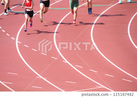國中生參加田徑比賽 115187482