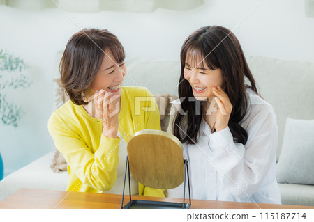 關心肌膚的親子女性 115187714