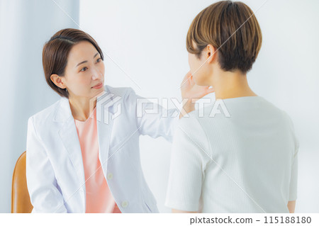 Female doctor to see 115188180