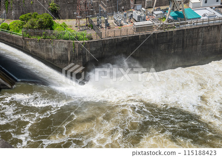 Takayama Dam (Tsukigase Dam) Minamiyamashiro Village, Kyoto Prefecture 115188423