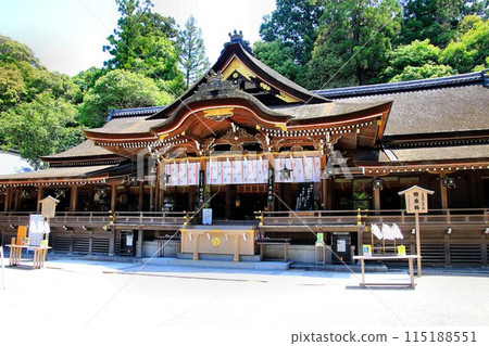 The Ichinomiya Shrine of Yamato Province, whose sacred mountain is Mount Miwa... Miwa Shrine, also known as Ogami Shrine 115188551