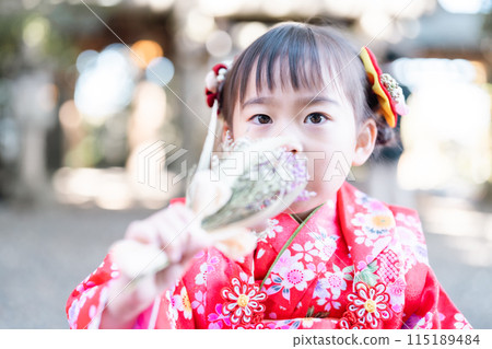 A girl celebrating Shichigosan with a small bouquet A girl celebrating Shichigosan with a small bouquet 115189484