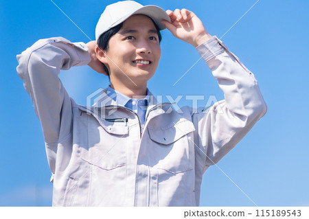 有希望的年輕男性工程師 115189543