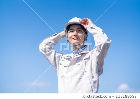 Young engineer in helmet 115189552