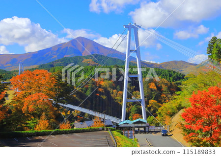 秋天的九重夢吊橋(大分縣九重町) 秋天的九重夢吊橋(大分縣九重町) 115189833