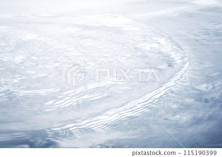 水面泛起海洋般的漣漪 115190399