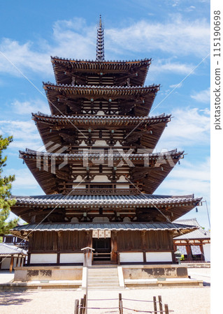 奈良的晴天，世界遺產、國寶法隆寺五層寶塔 115190698