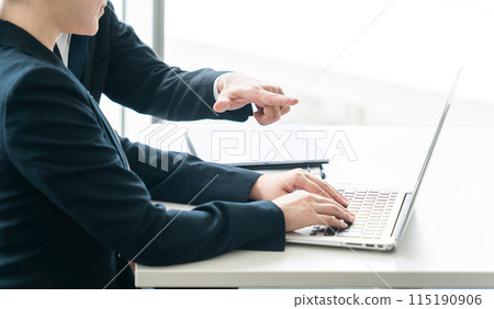 Men and women having a meeting or conference (training, education, guidance, warning, power harassment, harassment) Men and women having a meeting or conference (training, education, guidance, warning, power harassment, harassment) 115190906