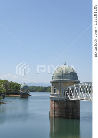 The two water towers of Lake Tama, designated as historical structures 115191106