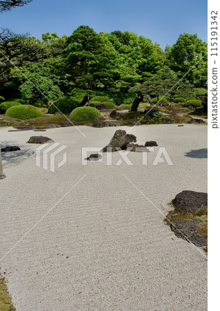 Japanese Garden with Sand Ripples: Karesansui Japanese Garden with Sand Ripples: Karesansui 115191342