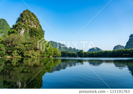 Vietnam Hanoi: Ninh Binh boat tour on a rowboat through the valley river 115191763