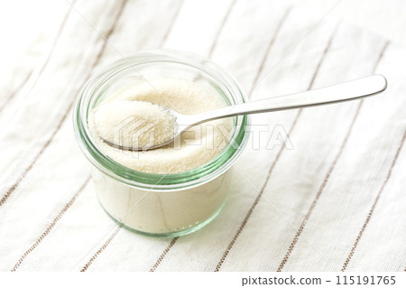 條紋亞麻布上的明膠粉 115191765