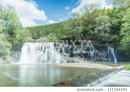 Tochigi Ryumon Falls (Nasukarasuyama City) 115194343