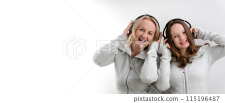 collage of mother and daughter listening music in headphones isolated on white, panoramic shot collage of mother and daughter listening music in headphones isolated on white, panoramic shot 115196487