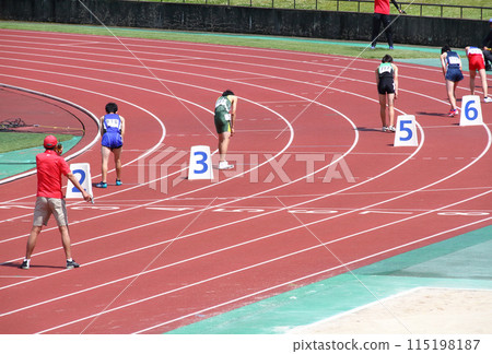 田徑運動會國中男子800公尺開賽 115198187