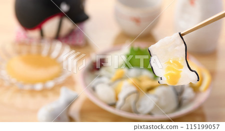 鯨魚大尾（尾羽） 來自和歌山縣太地町 因鯨尾部皮膚呈羽毛狀而得名。 115199057