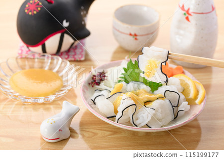 鯨魚大尾(尾羽) 來自和歌山縣太地町 因鯨尾部皮膚呈羽毛狀而得名。 鯨魚大尾(尾羽) 來自和歌山縣太地町 因鯨尾部皮膚呈羽毛狀而得名。 115199177