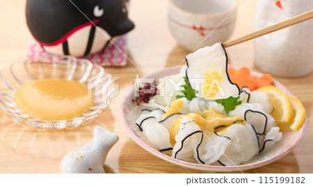 Whale tail feathers (Obaki) from Taiji, Wakayama Prefecture. The name comes from the feather-like shape of the skin of the whale's tail. 115199182