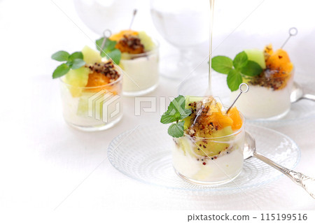 Yogurt topped with quinoa and fruit 115199516
