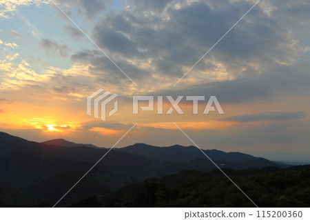 日落的天空，夕陽，山 115200360