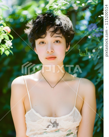 簡約優雅：日本短髮女性肖像 115200514