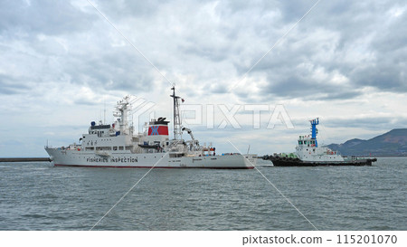 Otaru Fisheries Enforcement Vessel Hakuryu Maru and Tugboat Tateiwa Maru Otaru Fisheries Enforcement Vessel Hakuryu Maru and Tugboat Tateiwa Maru 115201070