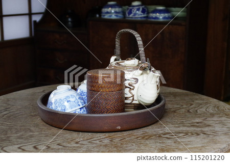 Old Japanese house scenery 378008 115201220