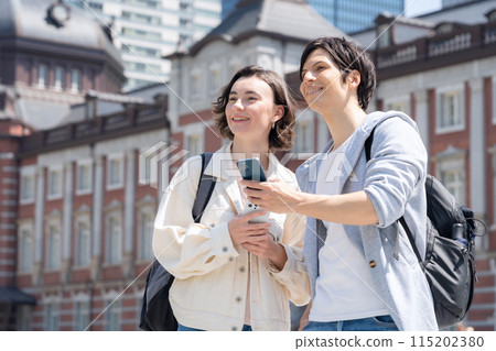 Foreign tourist couple traveling in Tokyo (inbound) Foreign tourist couple traveling in Tokyo (inbound) 115202380