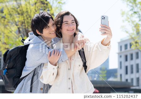 在東京旅遊的外國遊客夫婦(入境) 在東京旅遊的外國遊客夫婦(入境) 115202437