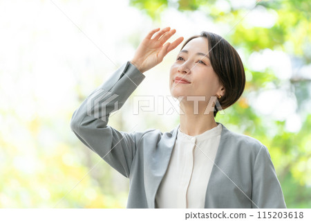 Business woman walking green 115203618