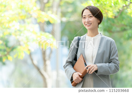 Business woman walking green Business woman walking green 115203668