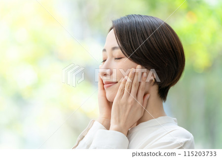 女商人美麗陽光側身 115203733