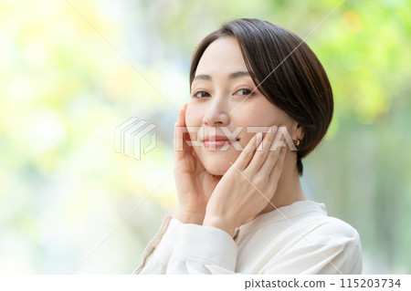 女商人美麗陽光側身 115203734