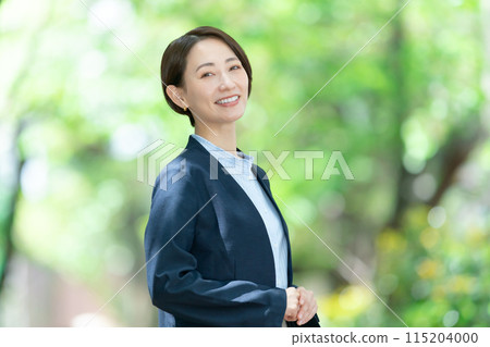 中間女性肖像綠色 115204000