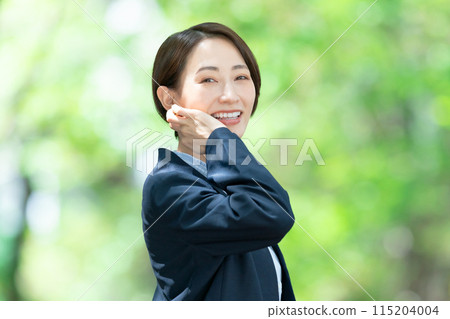 中間女性肖像綠色 115204004