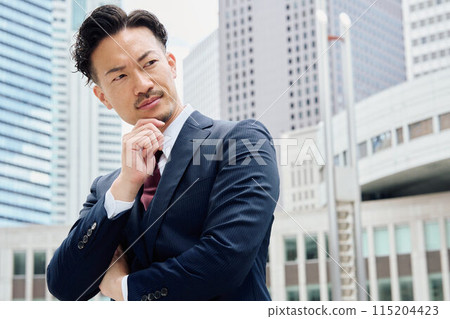 Urban businessman 115204423
