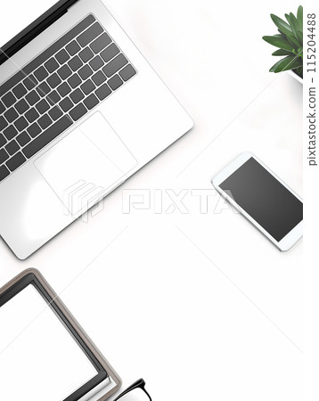 有各種 IT 設備的辦公桌 115204488