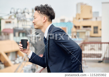 Businessman taking a break on the company balcony 115205902