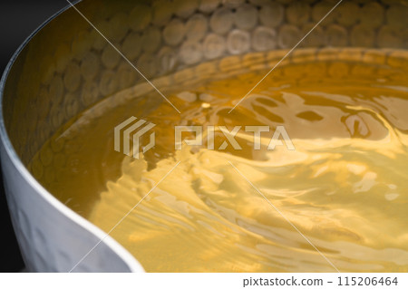 湯汁在鍋裡蕩漾 115206464