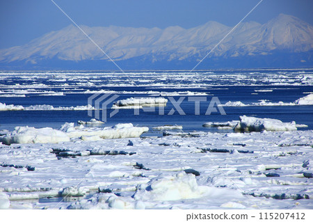 Okhotsk Sea of drift ice 115207412