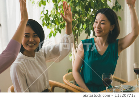 舉手 女生 女孩 115207712