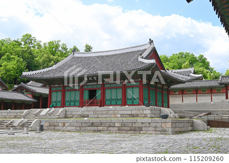 Gyeonghuigung Palace, one of the top five palaces in Seoul, South Korea (Jongno-gu) 115209260