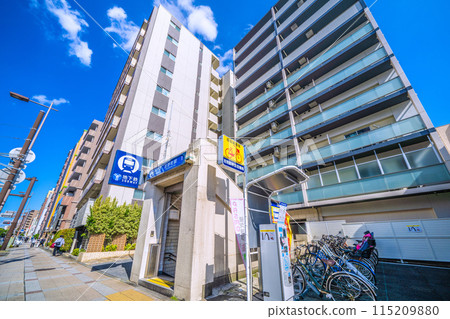 日本橫濱城市景觀橫濱市營地鐵吉野町站入口/出口 1 = 6 月 4 日 日本橫濱城市景觀橫濱市營地鐵吉野町站入口/出口 1 = 6 月 4 日 115209880
